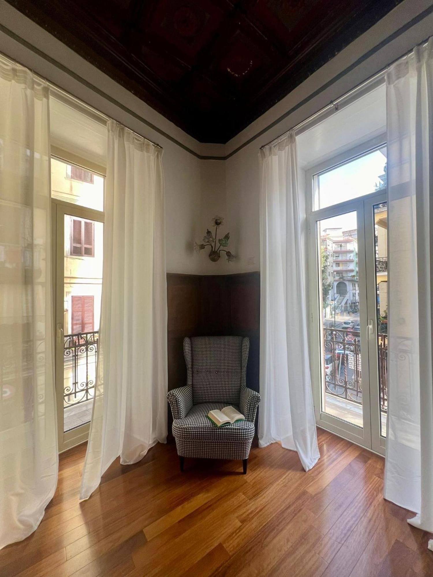 Vomero Hideaway - Family Friendly * Napoli